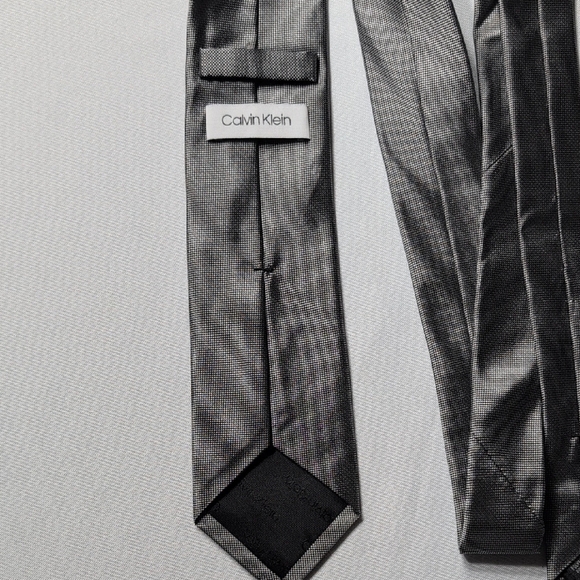 Calvin Klein Classic Gray Textured Tie - Picture 2 of 4